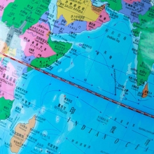 得力（deli）3031 旋转教学地球仪 塑料底座 带刻度 彩色 Ф10.6cm