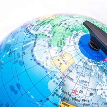 得力（deli）3031 旋转教学地球仪 塑料底座 带刻度 彩色 Ф10.6cm